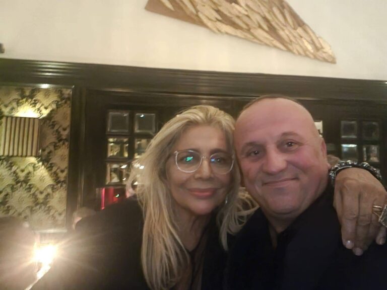 Ilir Kulla te darka e ditëlindjes së yllit mediatik italian, Mara Venier. Në darkë edhe Carrisi, Parieti, Marcuzzi dhe Ferrili
