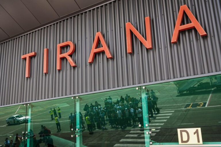 Ministria e Jashtme e Shqipërisë jep njoftimin: Pa vaksinë, nuk shkoni dot në Zvicër