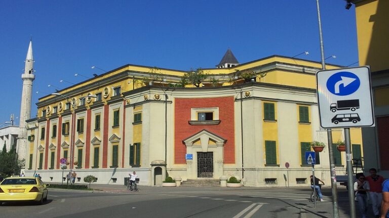 Pagat e punonjësve të bashkive, ja sa do të rriten
