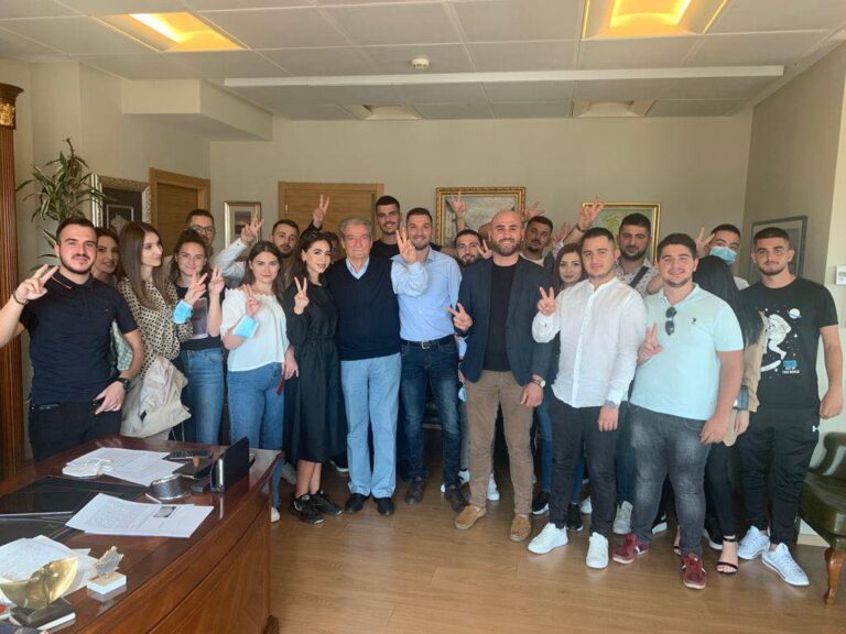 “Foltorja” mblidhet këtë të martë, Berisha pret të rinjtë e Kavajës