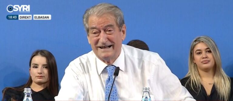 Berisha thumbon Bashën: Harroi masakrën zgjedhore, u mor me karrigen e tij