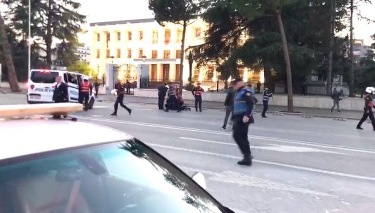 Para ndeshjes me Poloninë, plisat kosovarë përplasen fizikisht me tifozët polakë