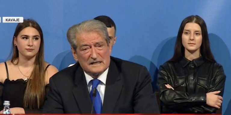 ”Foltorja” në Kavajë, Berisha: Rama me skuthin e tij më bllokoi rrugën