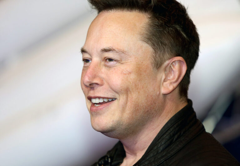 “Zogu është i lirë”, Elon Musk blen Twitter-in për 44 miliardë dollarë. Shkarkon menjëherë disa nga drejtuesit