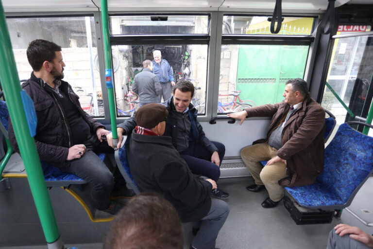 Veliaj paralajmëron për heqjen e licencës një tjetër linjë urbane: 5 ditë kohë për të ndërruar mjetet e transportit që ndotin ajrin
