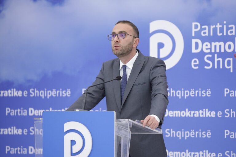 Bardhi: Asnjë mashtrim i Berishës për selinë nuk mbulon dot dhunën më 8 janar dhe kryqin nga SHBA