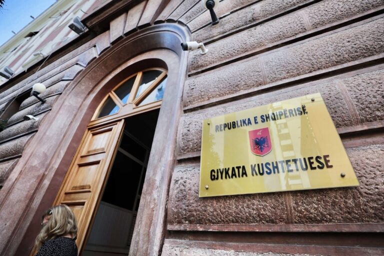 Kuvendi miratoi formulën e re të pagave, beteja zhvendoset në Kushtetuese. Magjistratët: Të pezullohet ligji i ri