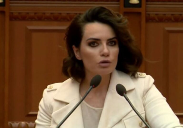 Grida Duma: Qeveria i ka bërë shqiptarëve një dëm të lartë mendor!