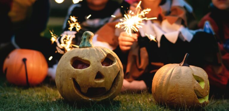 Veshje, dekor dhe make-up, shqiptarët shpenzojnë shuma të larta për Halloween. Këtë vit, blerjet në një nivel më të lartë se 2020