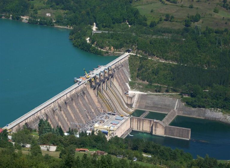 Zëri Amerikës për krizën energjitke shqiptare: Nuk ka patur menaxhim të mirë të këtij sektori