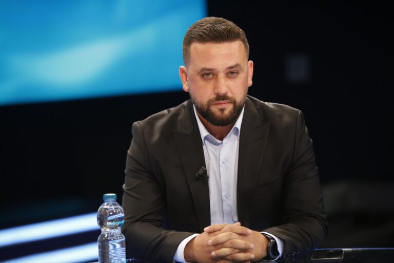 Vdekja e turistëve rusë vrasje me agjentë biologjikë? Ja çfarë thotë gazetari Kasapi