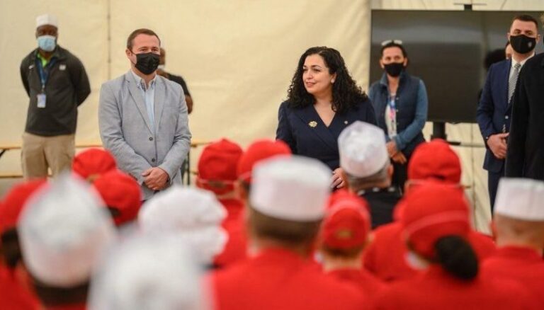 Presidentja Osmani pranë refugjatëve afganë: Siguri dhe strehë