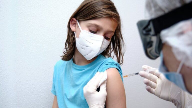 “Pfizer” kërkon autorizim të vaksinës anti-Covid për moshat 5-11 vjeç