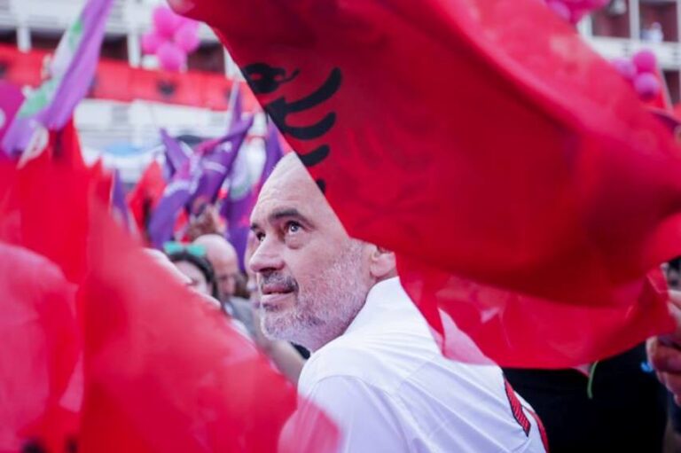 Për festat Kombëtare të Nëntorit, Edi Rama ka dy dhurata për shqiptarët
