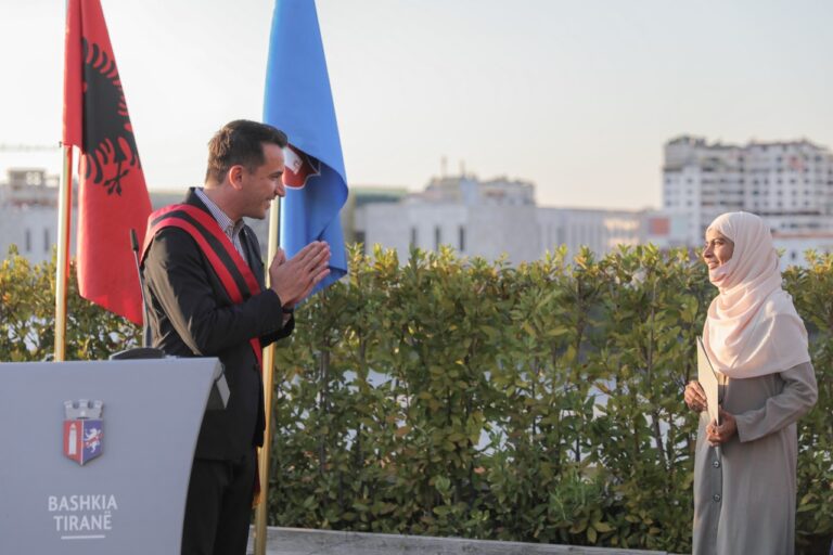 Betohen 13 shtetasit më të rinj, Veliaj: Tirana qyteti i 144 kombësive