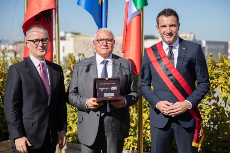 Veliaj i jep Çelësin e Tiranës Prokurorit të Antimafias Francesco Mandoi: Zhvilloi kultin e ligjshmërisë