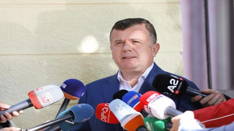 Balla flet për kundërshtimin e Fatmir Xhafajt për zgjatjen e afateve të Vetting-ut