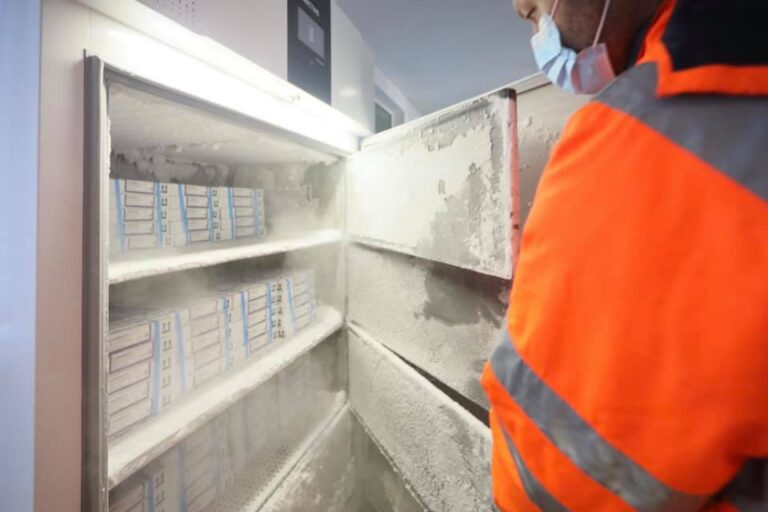 Mbërrijnë 117 mijë doza Pfizer, Manastirliu: Vijon vaksinimi ”derë më derë”