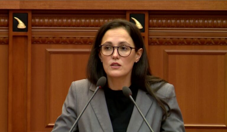 Ministrja e Financave i kthehet Bashës: Shqipëria me rritje ekonomike më të lartë në rajon