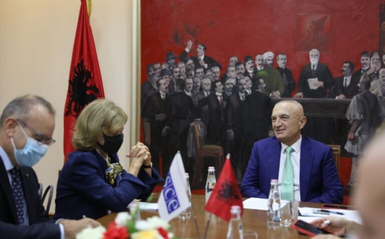 Presidenti Meta takon Përfaqësuesen e Lirisë së Medias të OSBE: Duhet të punojmë bashkë për…