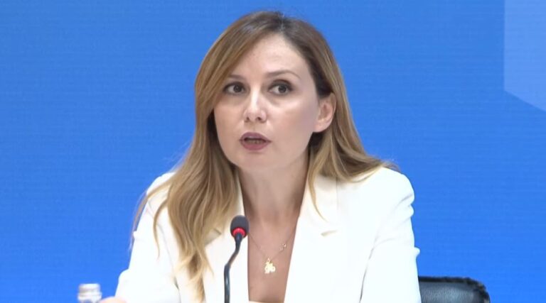 Jorida Tabaku: Qeveria po përdor KISH si një maskë për të fshehur abuzimet me pronat publike