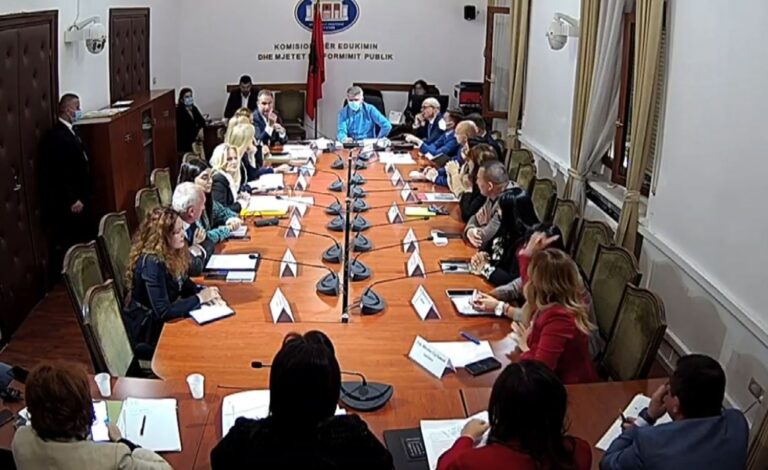 Ministrja e Arsimit: Gati për çdo skenar! 500 mësues zëvendësues në rastin më të keq