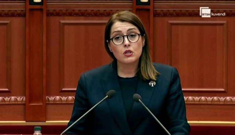 Manastirliu: Vaksinat e sigurta dhe të certifikuara. Kanë mbërritur sot 188 mijë doza, mbi 3 milion deri në fund te vitit