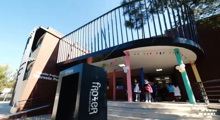 Rama publikon pamje nga shkolla e rindërtuar “Mervete Peza”: Shembull i ambicies tonë (VIDEO)