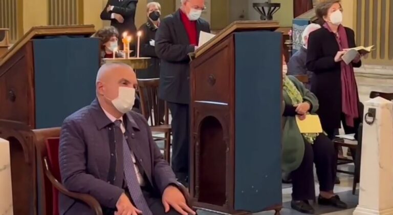Meta lutet në Kishën Ortodokse Arbëreshe në Romë: Emocion predikimi në gjuhën e Heroit tonë Kombëtar Skënderbeu