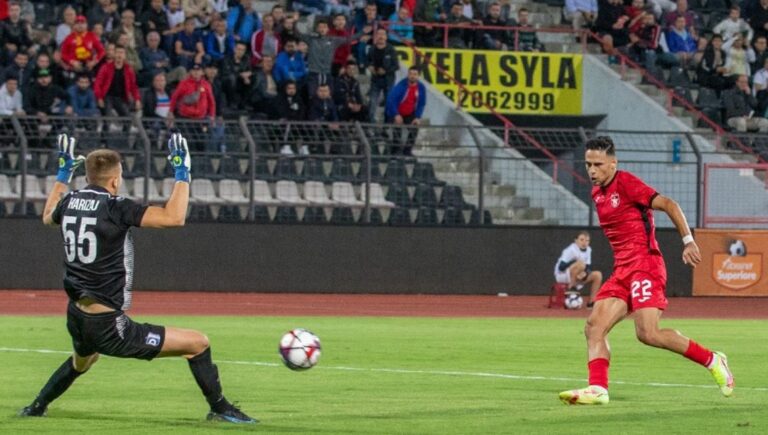 Derbi Dinamo-Partizani s’ka fitues, në Elbasan s’mungon dhe kartoni i kuq (VIDEO)