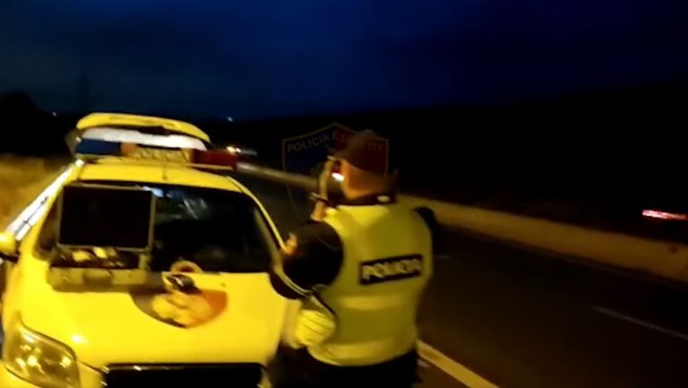Shpejtësi marramendëse e të dehur në timon, policia vendos dhjetëra gjoba, 4 shoferë në pranga