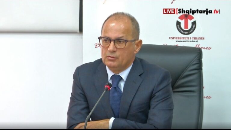 Rektori i UT, Artan Hoxha: Studentët e pavaksinuar do të lejohen nëse paraqesin test PCR.  S’ka mësim online