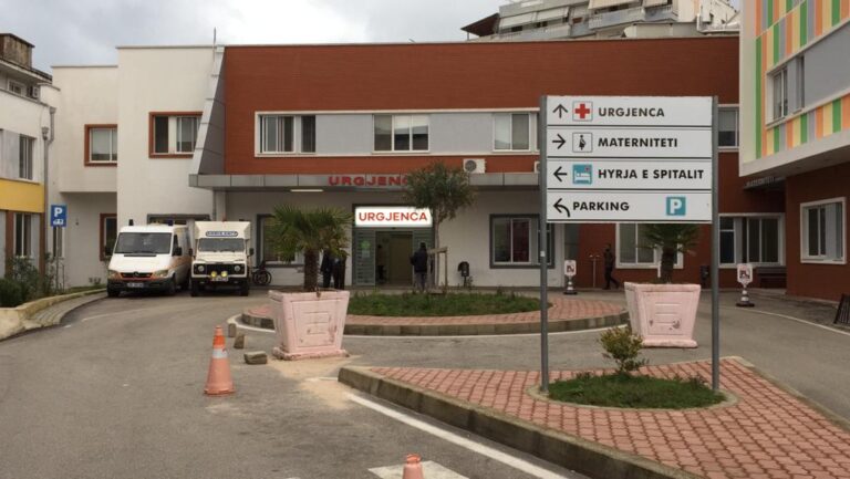 16-vjeçari shkon në spital me plagë në gjoks dhe në kokë