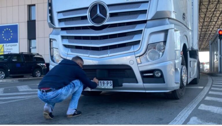 Marrëveshja Kosovë – Serbi, nis mbulimi i targave të makinave