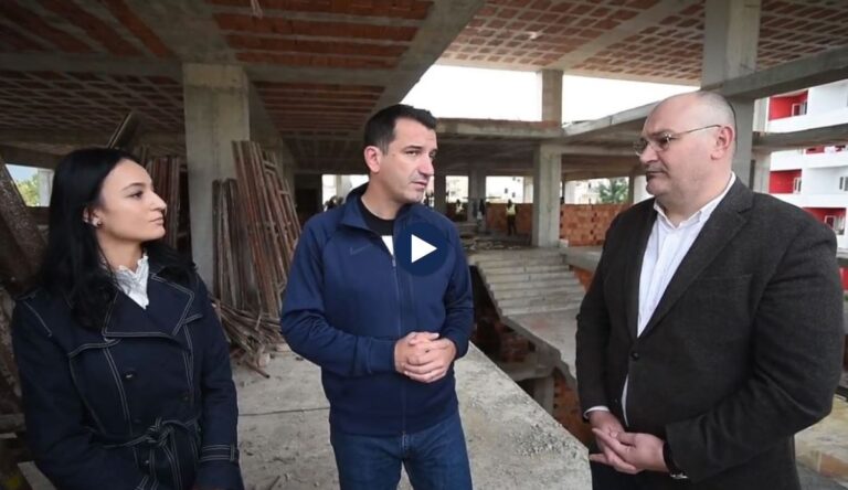 Erion Veliaj dhe vajza e ish-deputetit, inspektojnë punimet në shkollën që do mbajë emrin “Bashkim Fino”