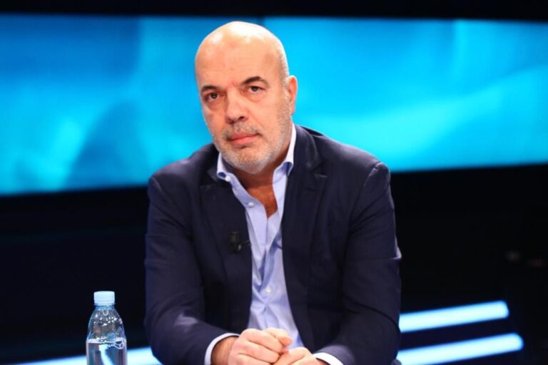 ”Sherr” për krizën energjitike/Bojaxhi: Humbjet 21 përqind. Çela: Duhet stomak i fortë të dëgjosh ty