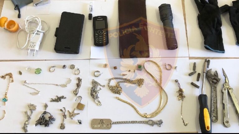 Arrestohet 32-vjeçari që bënte “kërdinë” në Vlorë, autor i vjedhjes së 11 banesave