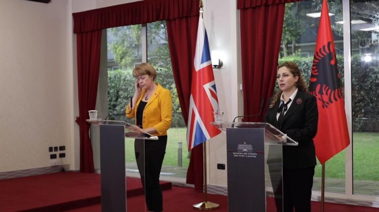 Xhaçka pret ministren britanike për Europën: Fazë e re në marrëdhënien mes dy vendeve