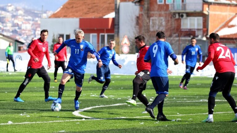 Dita e Pavarësisë, veteranët e Kombëtares dhe Kosovës miqësore në Durrës