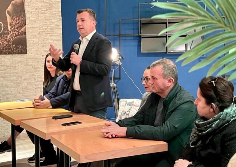 Balla takim me të rinjtë në Lushnje: PS mbetet gjithmonë partia më e hapur dhe mbështetëse e rinisë