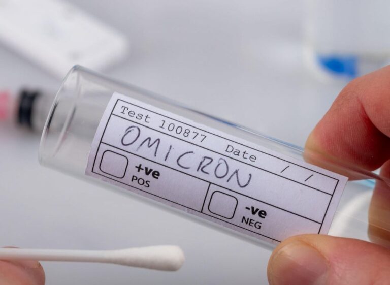 Zbuloi Omicronin, mjekja shpjegon simptomat e variantit të ri të Covid-19
