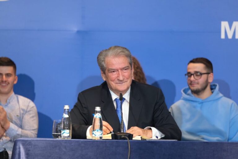 Berisha: Kryesia të japë dorëheqjen, Basha kryetar me proces të manipuluar