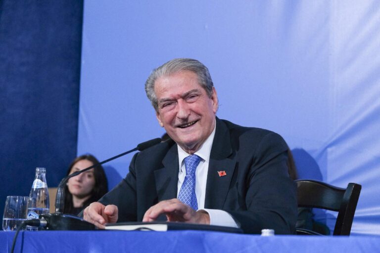 Sali Berisha del sonte në konferencë për shtyp