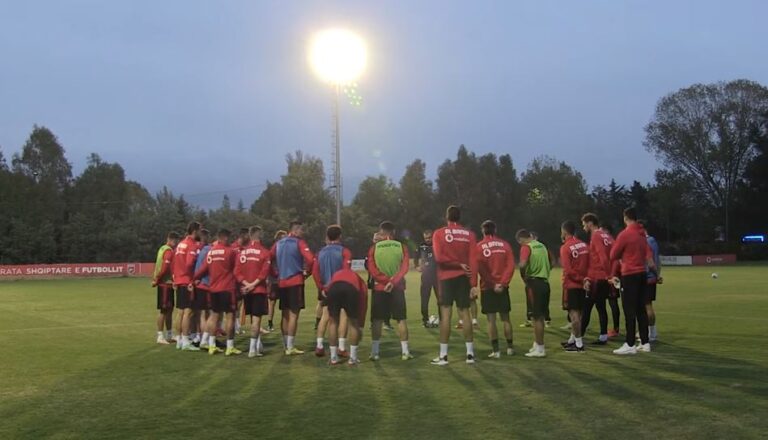 Kuqezinjtë nisin përgatitjet për sfidat ndaj Anglisë dhe Andorrës, mungojnë 4 lojtarë (VIDEO)