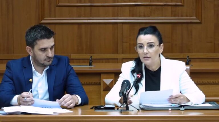 Mallakastra kampione për ”rroga kot” te ujësjellësi, Balluku: Për 1000 abonentë ka 16 të punësuar