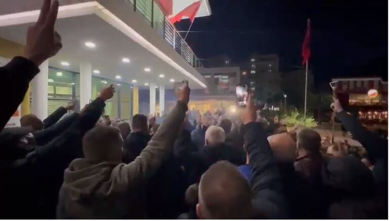 Pritja me fishekzjarre e Berishës në Kurbin
