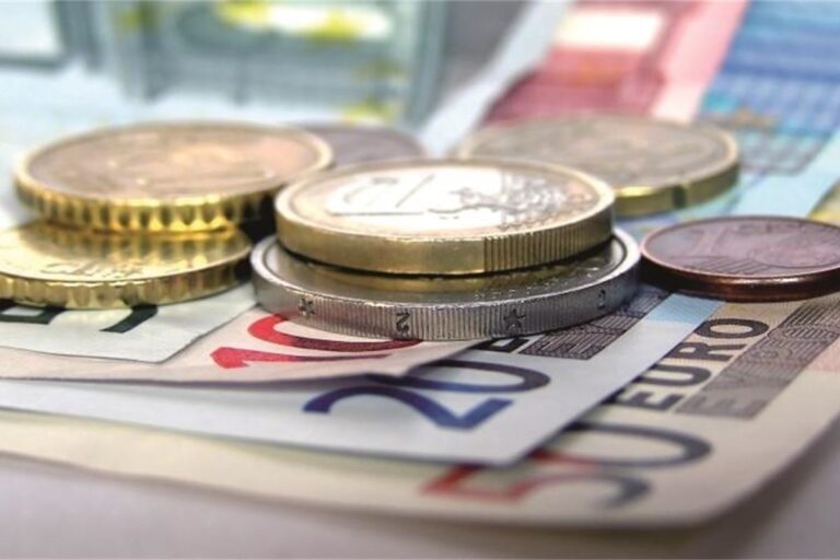 Rënia e euros prek tjetër rekord historik, kursi po “rrokulliset” drejt 110 lekëve