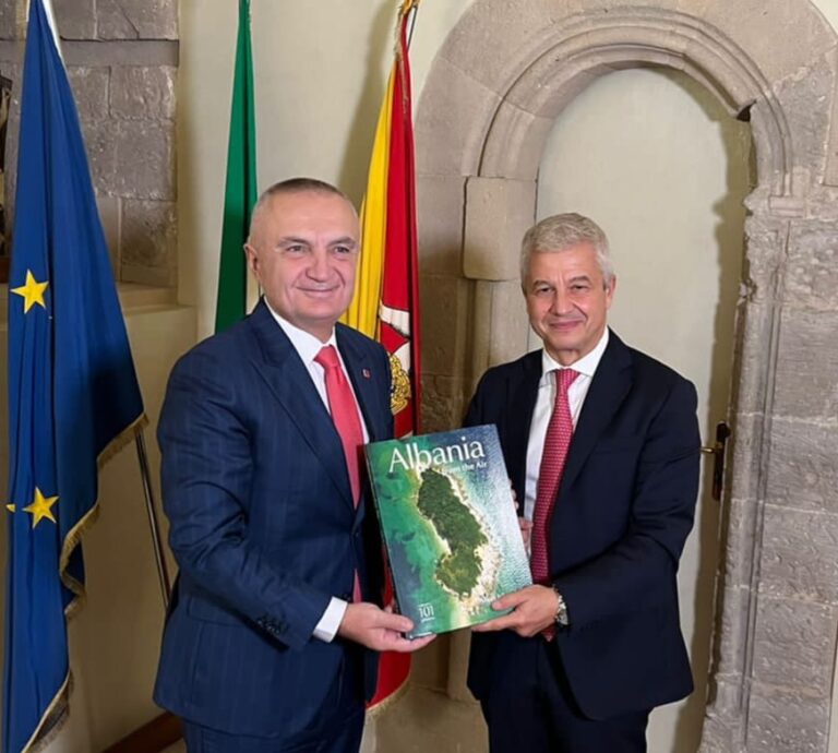 Presidenti Meta viziton Universitetin e Palermos: Djep i dijes!