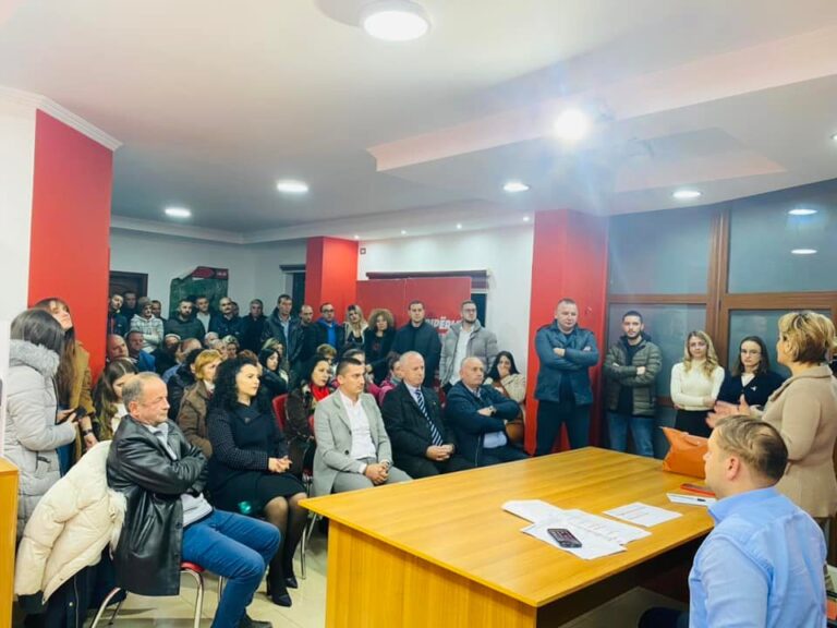Monika Kryemadhi fton qytetarët: Bashkë le të bëjmë një alternativë që i përgjigjet vendit