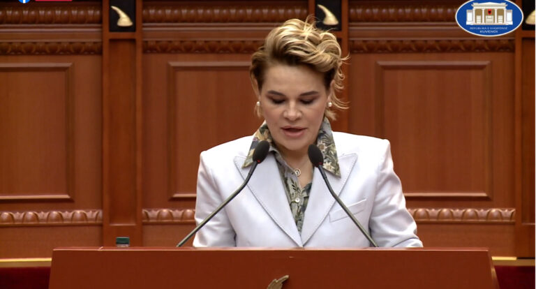 Kryemadhi: Pas bëri show në mëngjes, Rama votoi kundër fermerëve. Rrëzoi edhe propozimet e LSI